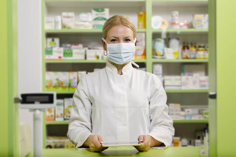 Federfarma e mascherine: dalle donazioni ai farmacisti alla proposta di abbassare l’Iva