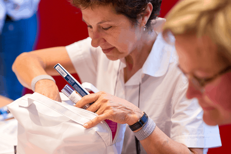 Anche online i laboratori di bellezza per le donne in trattamento oncologico: l’iniziativa patrocinata da Cosmetica Italia