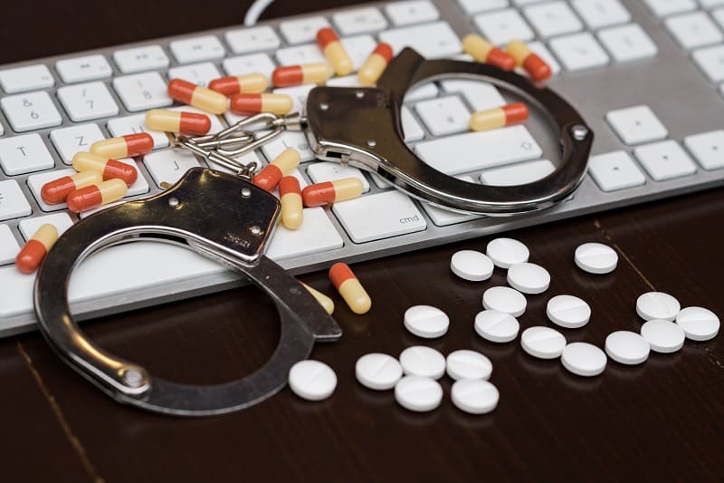 Cybercrime farmaceutico: i Nas oscurano 61 siti