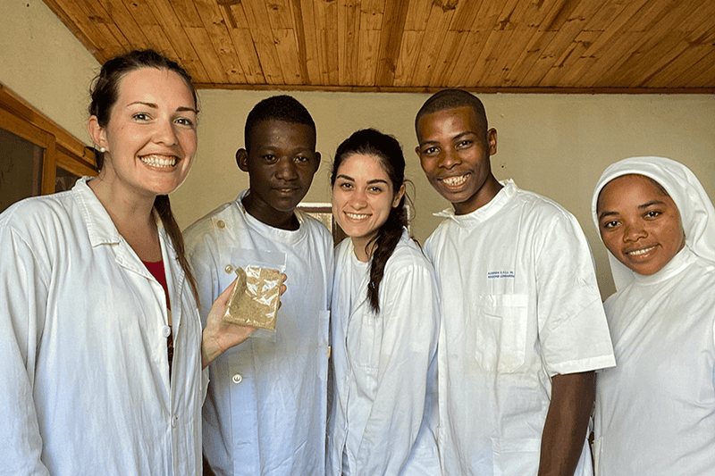 Laboratori galenici nei Paesi in via di sviluppo: il progetto A.P.P.A. compie 20 anni