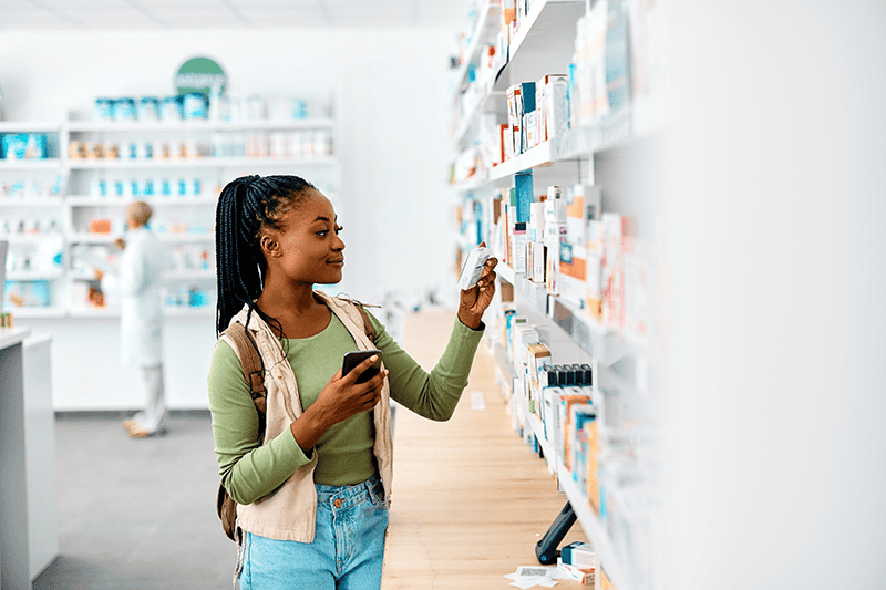 Assosalute: farmaci da banco, il 2024 è l’anno della normalizzazione, farmacie in testa ma cresce l’online