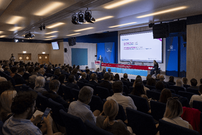 Milano Beauty Week: Cosmetica Italia presenta l’outlook 2025, bene la farmacia tra i canali distributivi (+3,3%)
