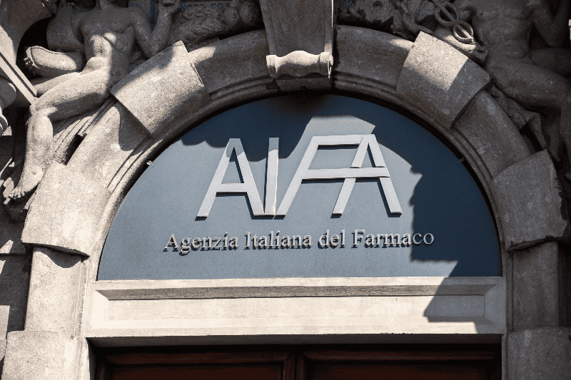 Farmaci, consumi stabili ma costi in crescita: aumentano psicofarmaci nei minori e antiobesità nella spesa privata