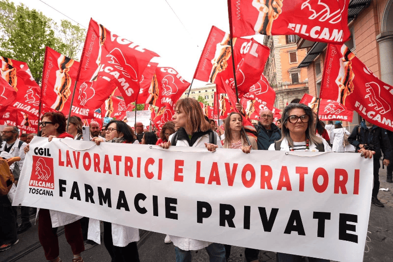 Sciopero farmacisti collaboratori: 70% di adesione, migliaia in corteo a Roma Sciopero farmacisti collaboratori: 70% di adesione, migliaia in corteo a Roma