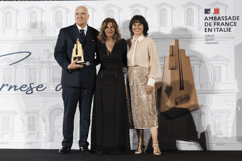 Sanofi premiata con il Farnese d’Or pour l’Innovation per lo stabilimento abruzzese Sanofi premiata con il Farnese d’Or pour l’Innovation per lo stabilimento abruzzese