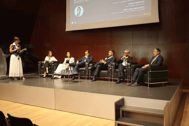 Il nuovo patient journey tra AI e confini sempre più ibridi. La tavola rotonda di New LiNEXT 2026 Il nuovo patient journey tra AI e confini sempre più ibridi. La tavola rotonda di New LiNEXT 2026